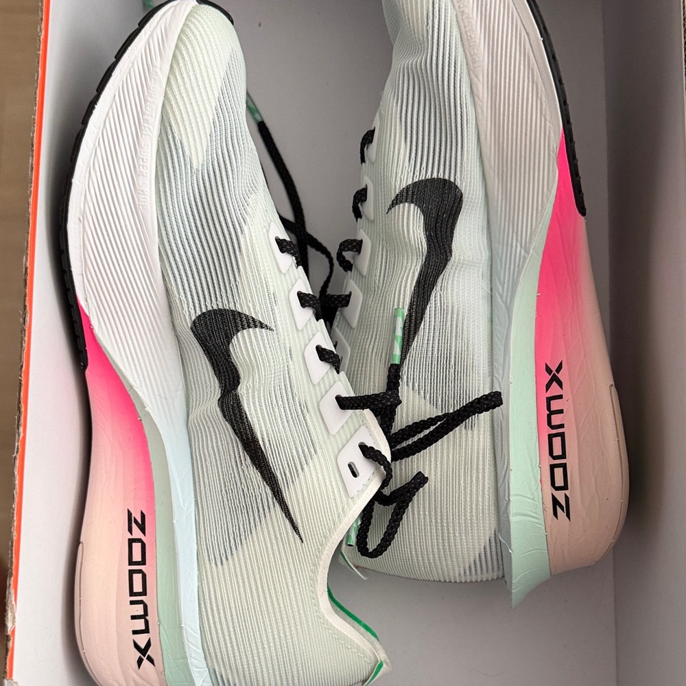 Nike Women's ZoomX Vaporfly Shoes - White and Pink